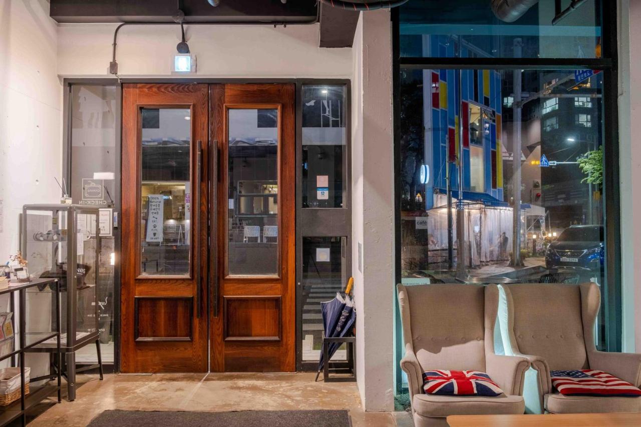 Canvas Black Guesthouse Busan Exterior photo