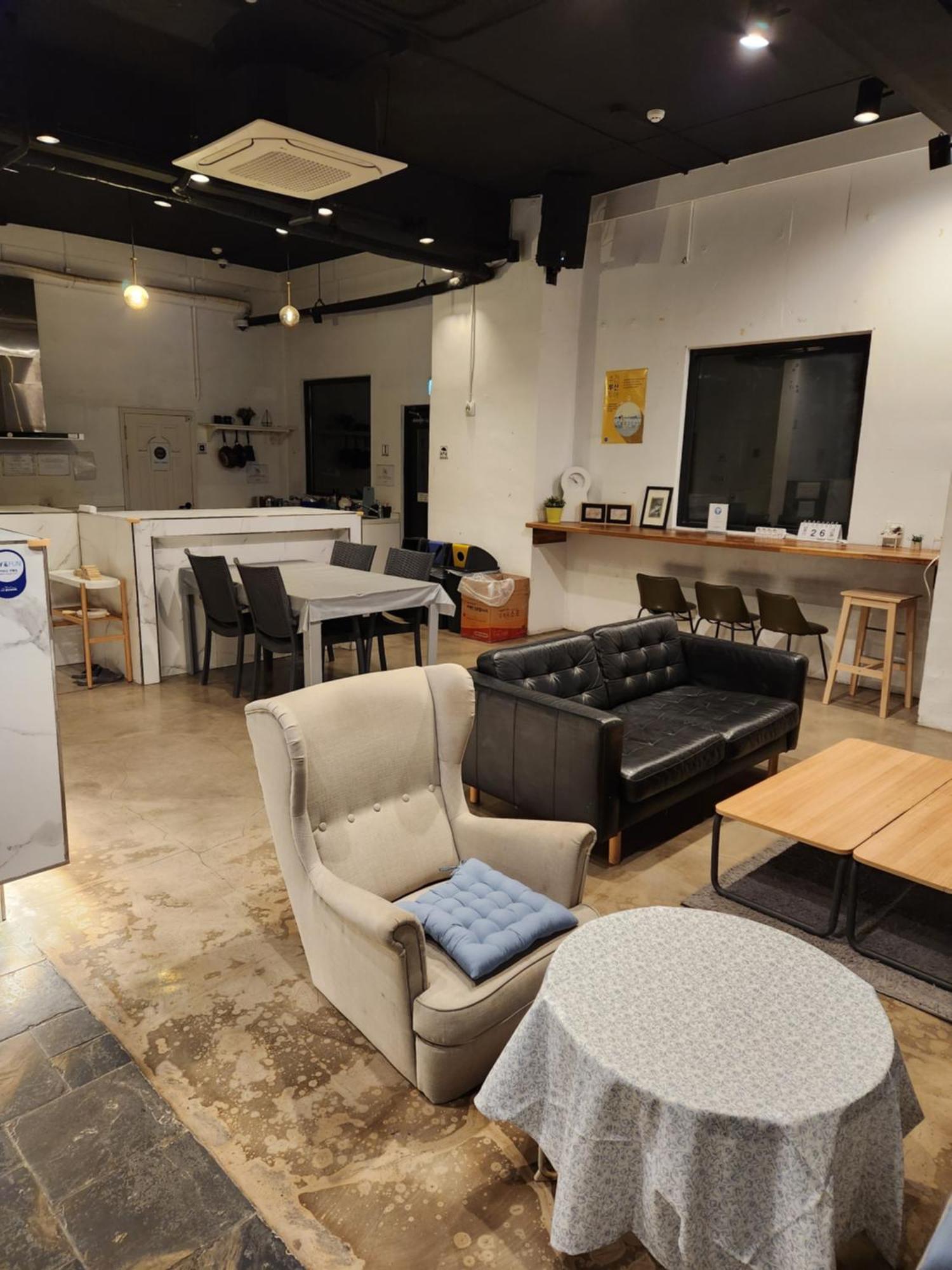 Canvas Black Guesthouse Busan Exterior photo